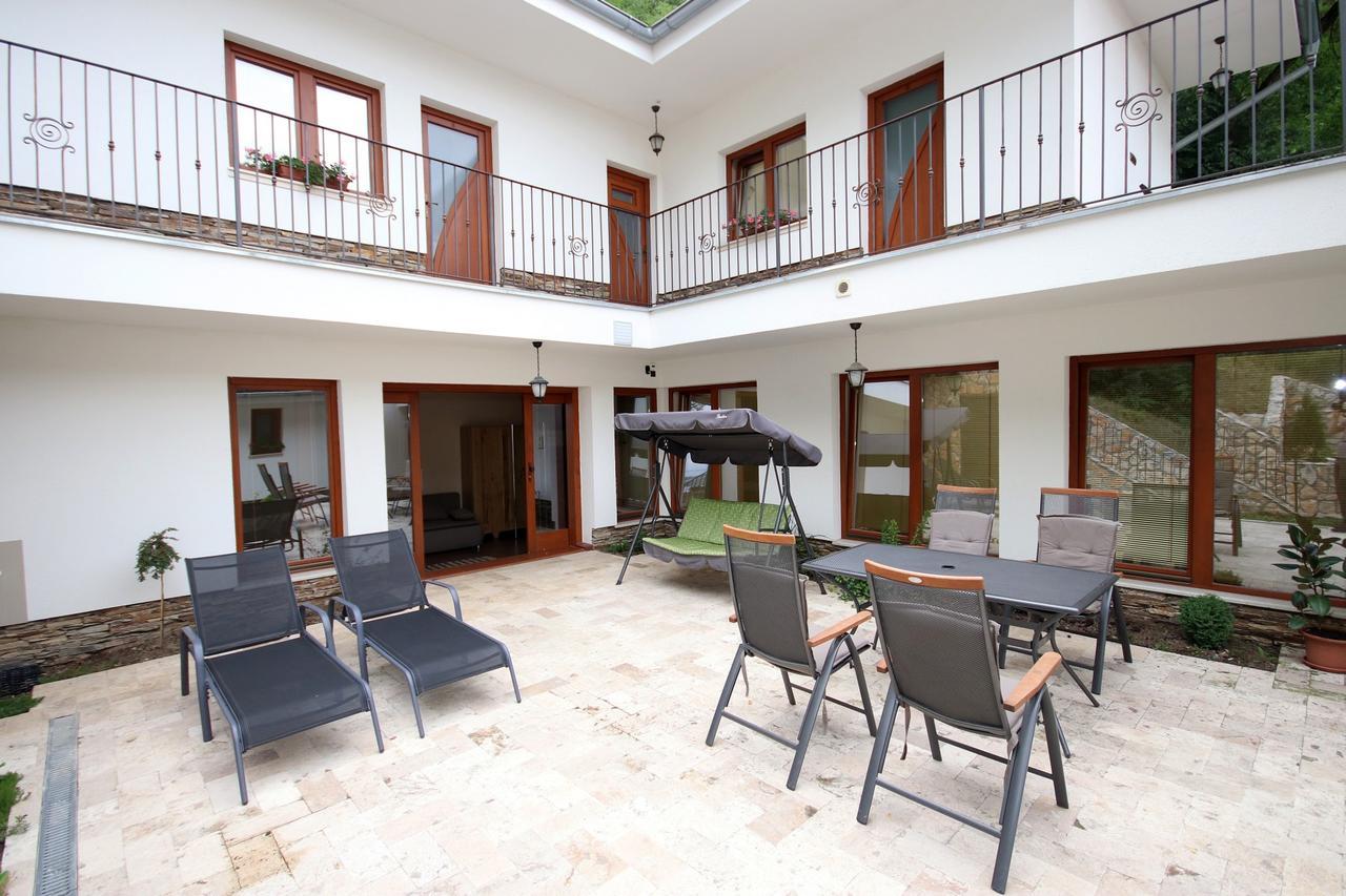 Penzion Kallai A Vinaren Filakovo Exterior foto